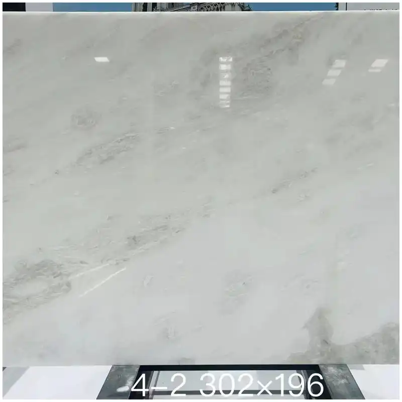 Mármol blanco Fendi Fendi White Marble 18mm slabs with white and grey flowing mineral patterns