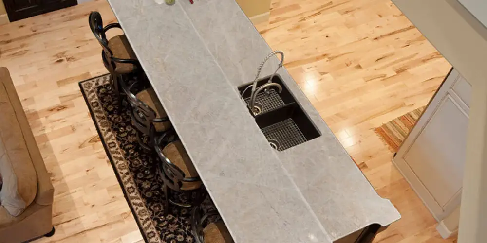 Taj-Mahal-Quartzite-Kitchen-Work-Tops-in-USA-Farmhouses